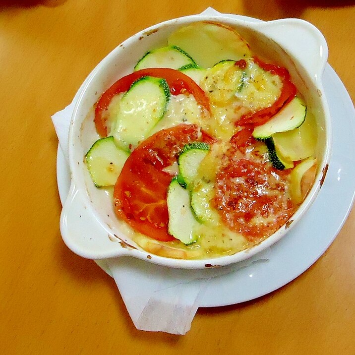 ズッキーニとトマトのチーズグラタン